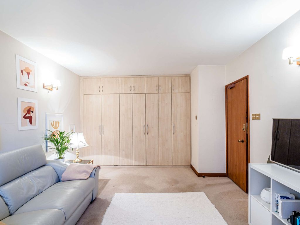 Studio for sale in Caxton Street, London SW1H, £489,000