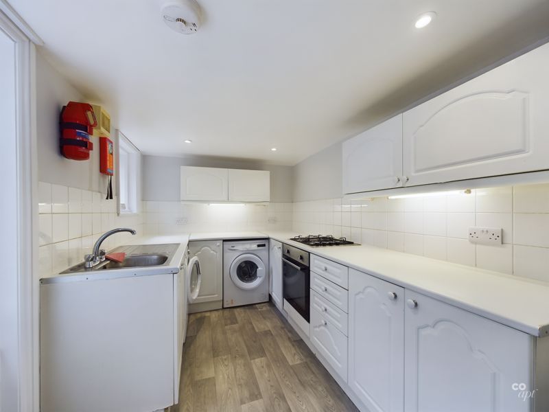 3 bed flat to rent in Atlingworth Street, Brighton BN2, £2,340 pcm