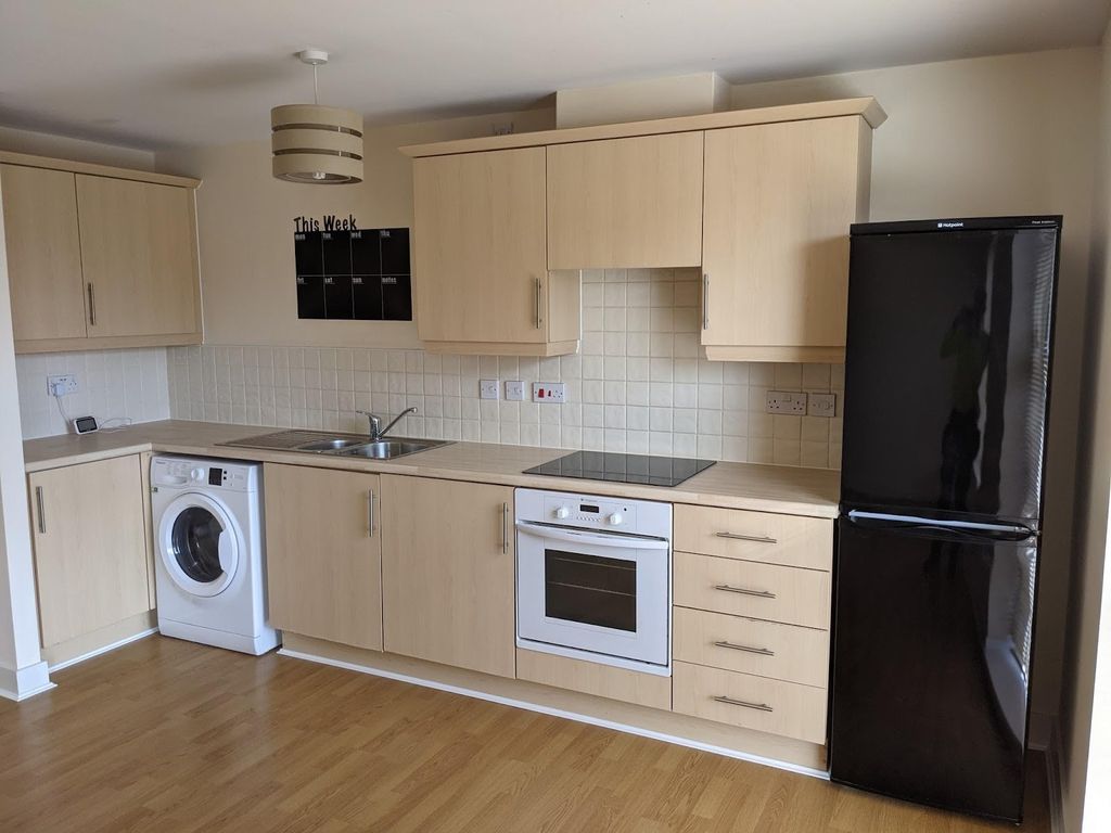 2 bed flat to rent in Naylor Road, Ellesmere Port CH66, £695 pcm