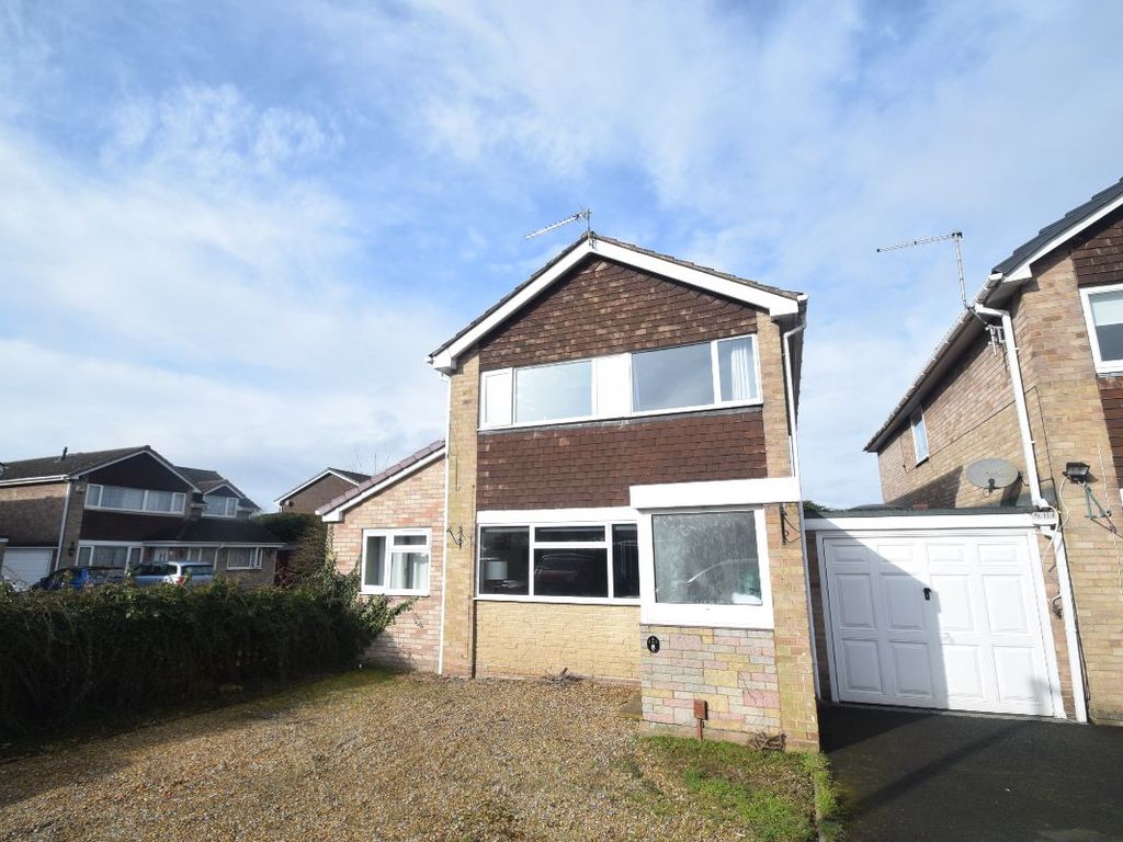 3 bed semi-detached house to rent in Hampton Close, Newport TF10, £412 pppm