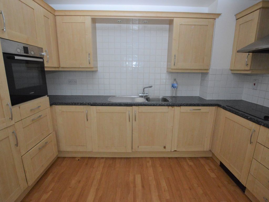 1 bed flat to rent in Solent Court, London Road, Norbury SW16, £1,450 pcm