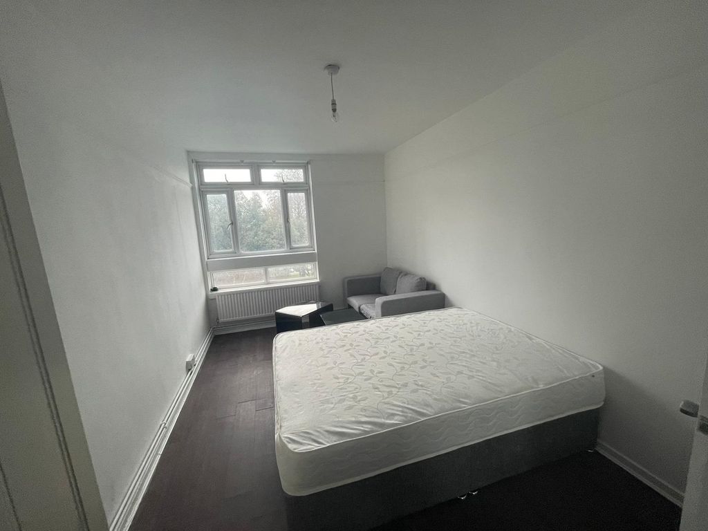 Room to rent in Diss Street, London E2, £1,150 pcm
