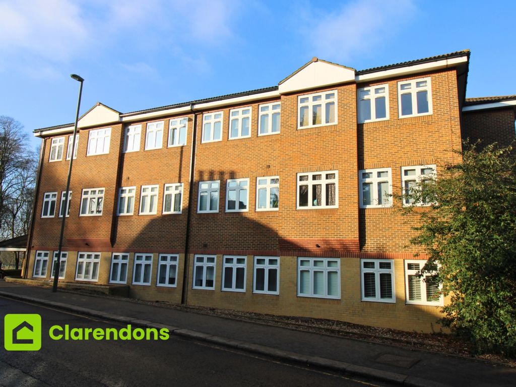 1 bed flat to rent in Reigate, Surrey RH2, £1,200 pcm