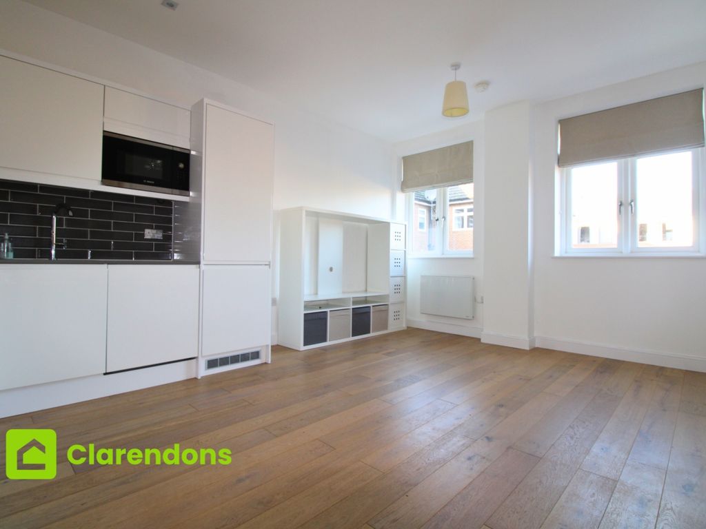 1 bed flat to rent in Reigate, Surrey RH2, £1,200 pcm