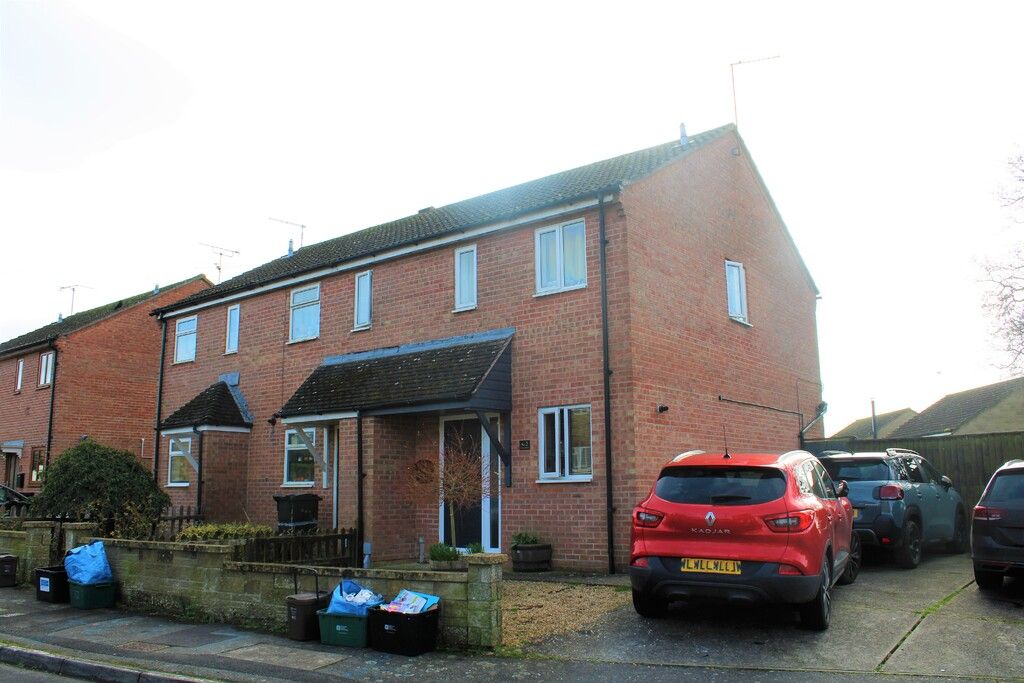 2 bed end terrace house to rent in Abbey Manor Park, Yeovil, Somerset BA21, £895 pcm