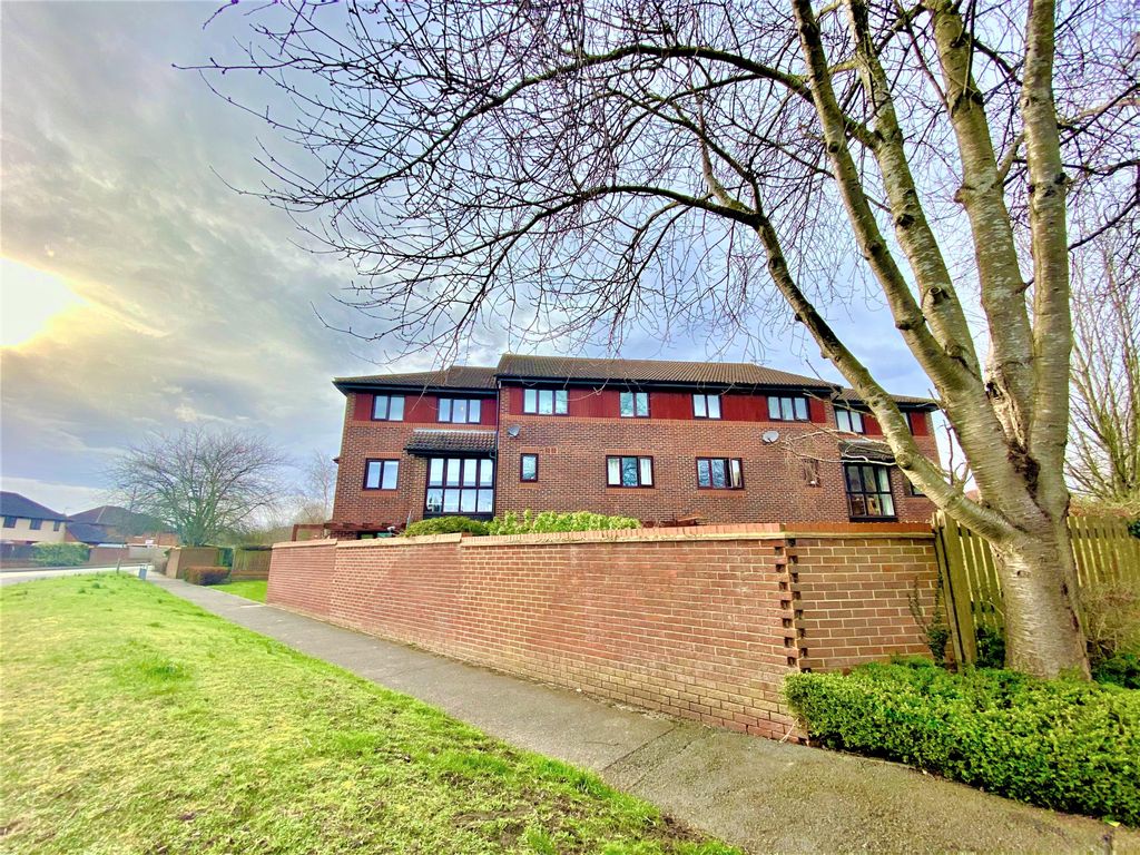 2 bed flat to rent in Balliol Drive, Didcot OX11, £1,100 pcm