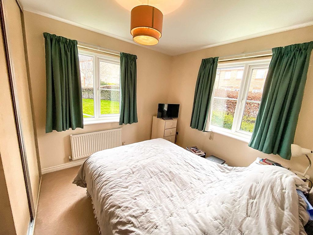 2 bed flat for sale in Alconbury Close, Borehamwood WD6, £295,000