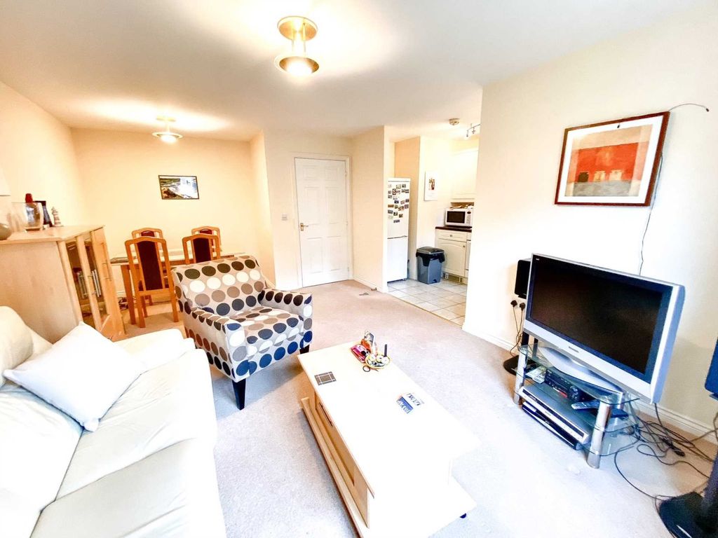 2 bed flat for sale in Alconbury Close, Borehamwood WD6, £295,000