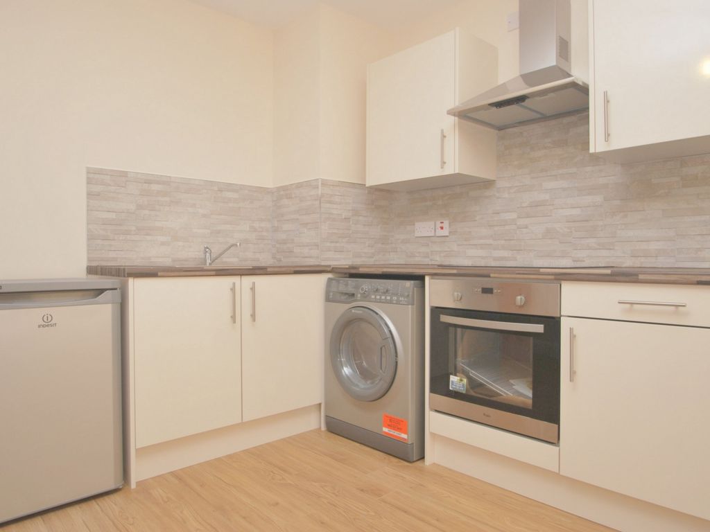 1 bed flat to rent in Hendy Street, Roath CF23, £800 pcm