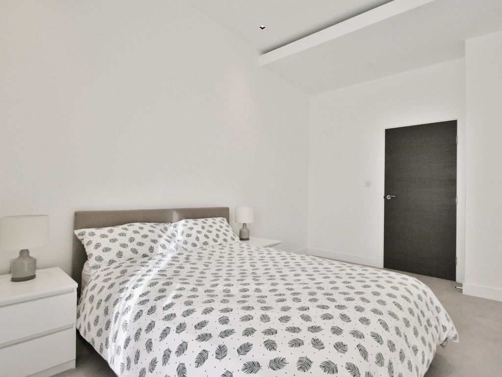2 bed flat to rent in Quayside House, Kew Bridge Road, Kew Bridge TW8, £3,100 pcm