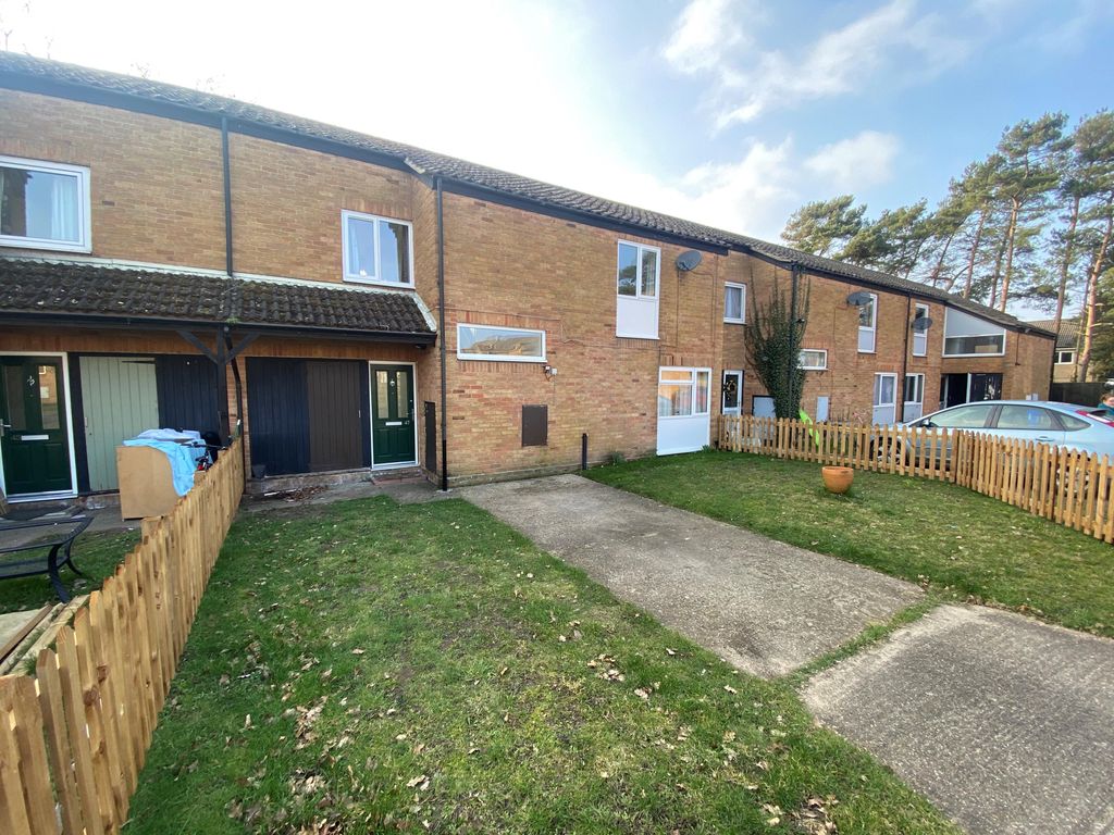 3 bed property to rent in Eriswell Drive, Lakenheath, Brandon IP27, £1,220 pcm