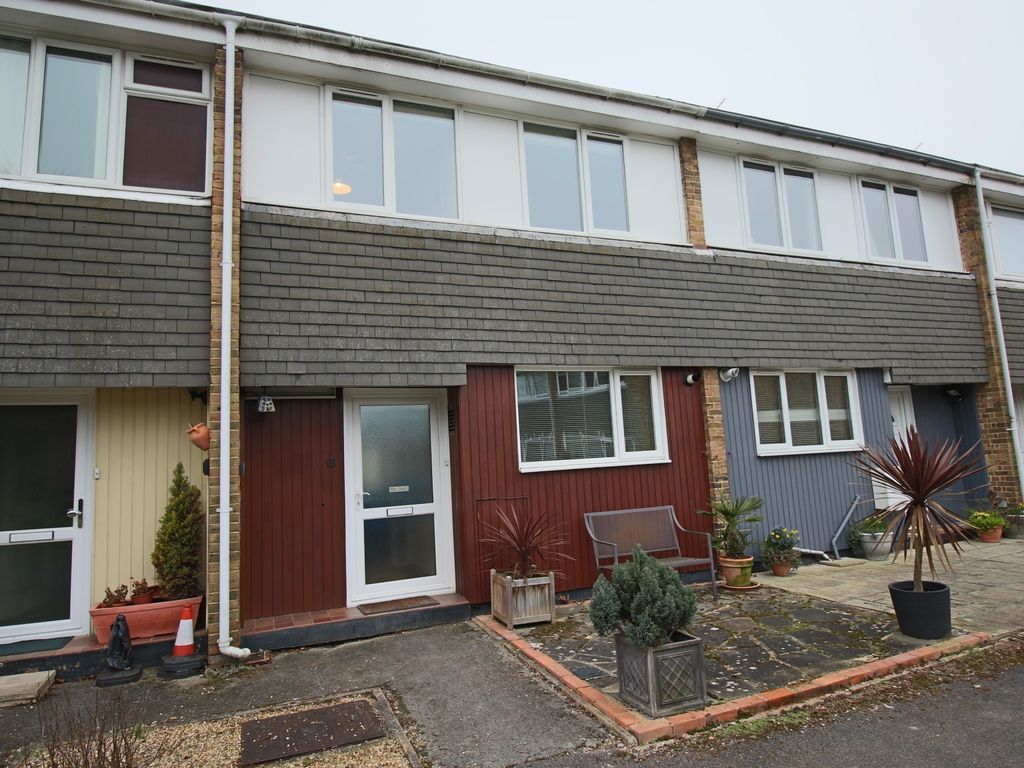 3 bed terraced house to rent in Lynton Green, Maidenhead SL6, £1,800 pcm