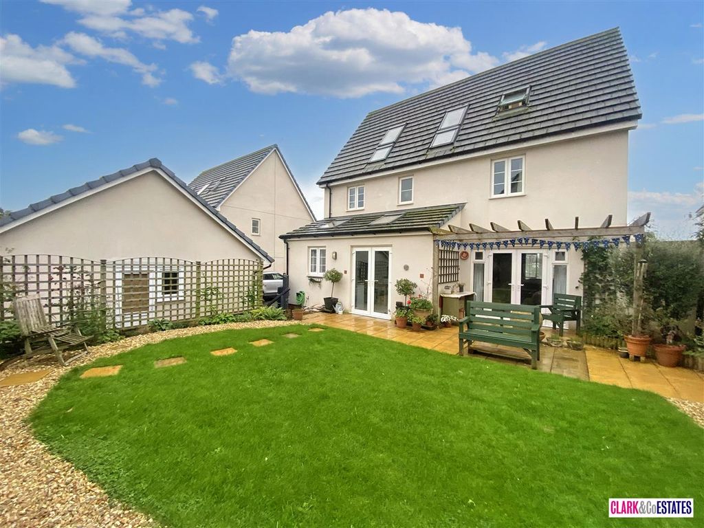 5 bed detached house for sale in Newcourt Way, Exeter EX2, £650,000