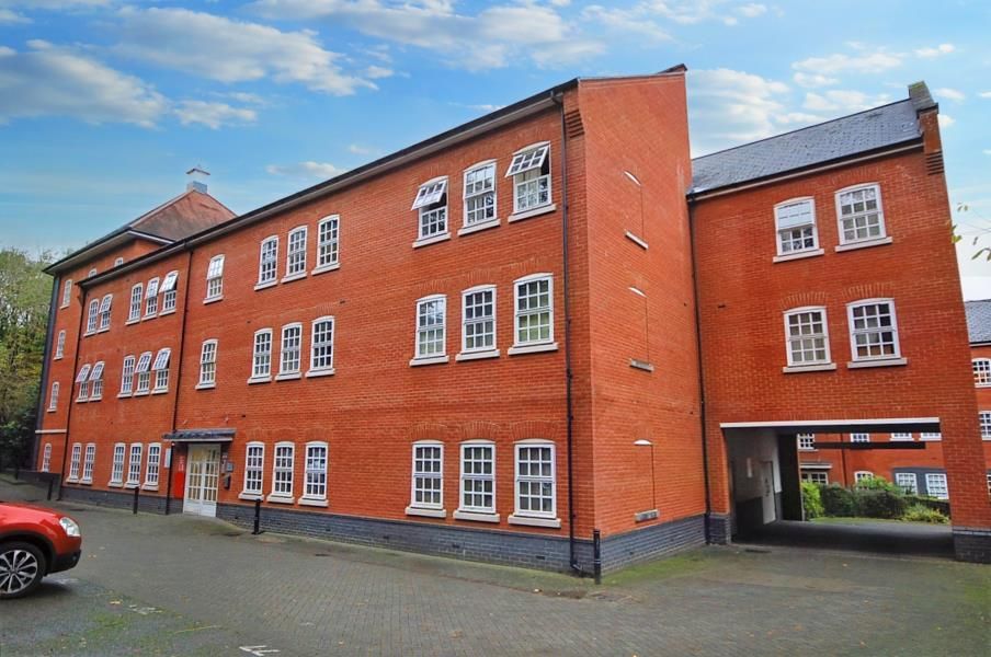 2 bed flat to rent in Albany Gardens, Colchester CO2, £1,050 pcm