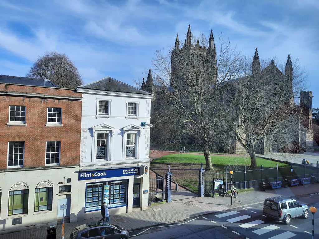 Office to let in Broad Street, Hereford HR4, £17,000 pa