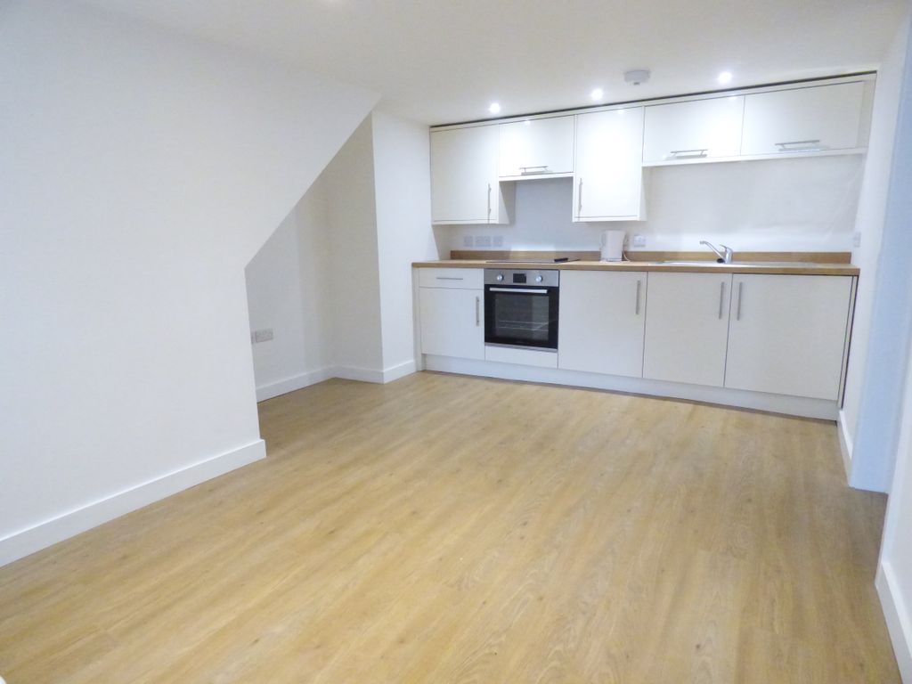 1 bed flat to rent in Warminster Road, Westbury BA13, £650 pcm