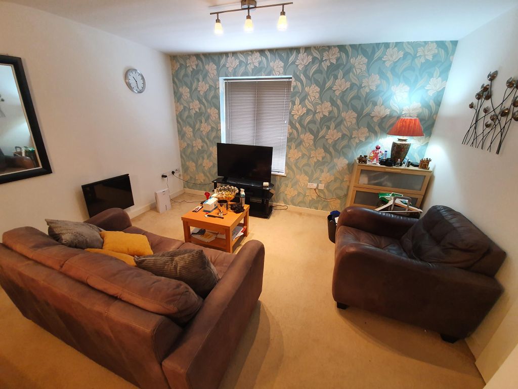 2 bed flat to rent in Norton Farm Road, Henbury, Bristol BS10, £1,300 pcm