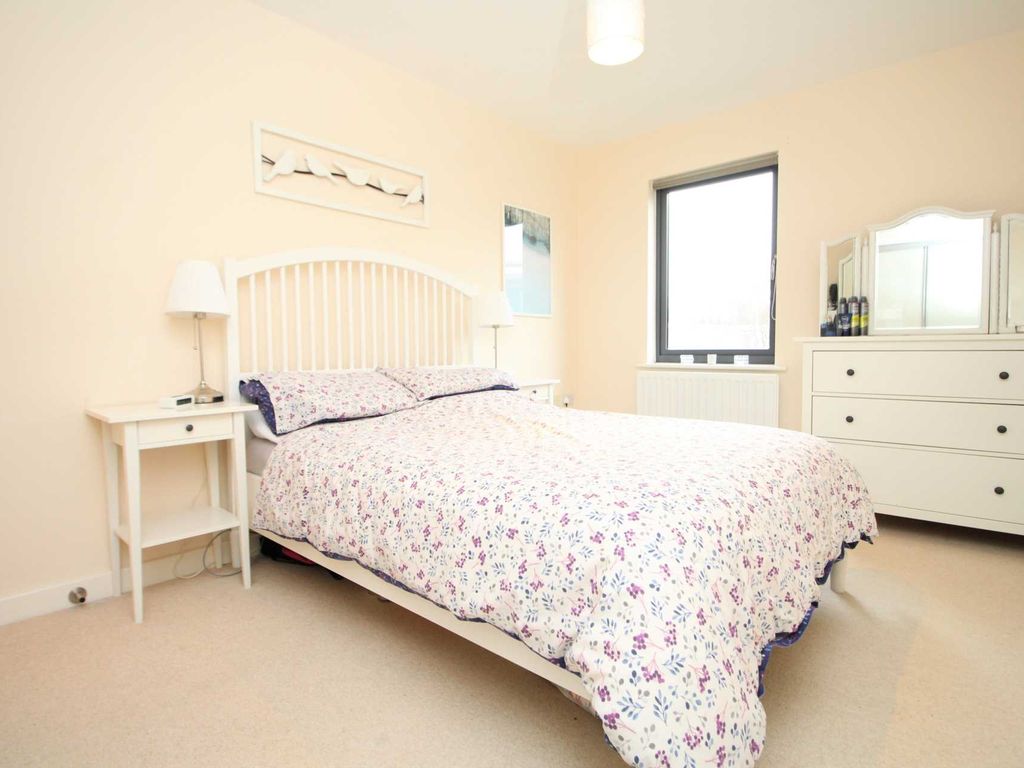 1 bed flat for sale in Adlington House, Rollason Way CM14, £250,000