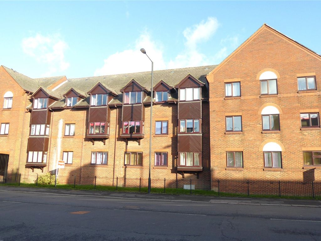 1 bed flat to rent in High Street North, Dunstable LU6, £900 pcm