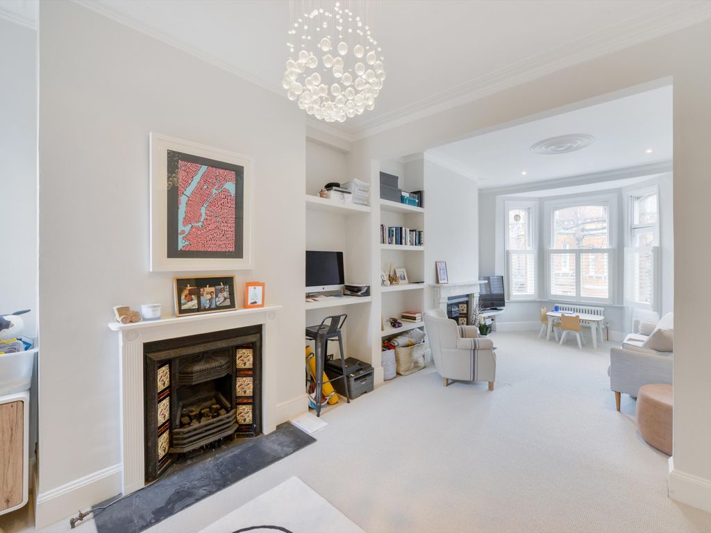 3 bed maisonette for sale in Crookham Road, Parsons Green SW6, £1,100,000