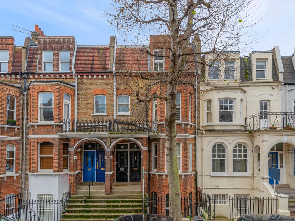 3 bed maisonette for sale in Crookham Road, Parsons Green SW6, £1,100,000