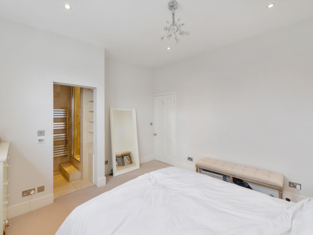 3 bed maisonette for sale in Crookham Road, Parsons Green SW6, £1,100,000