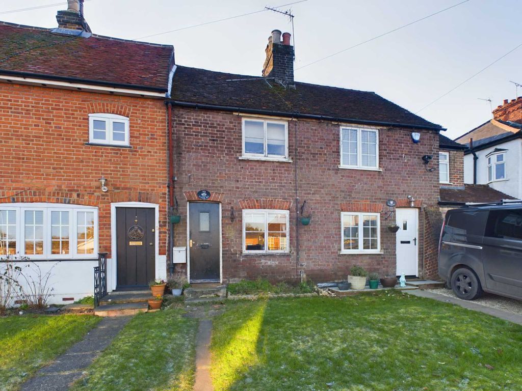 2 bed property for sale in High Street, Bovingdon HP3, £369,995