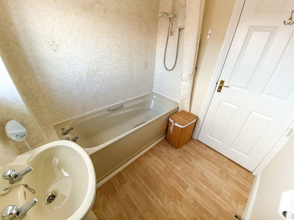 1 bed flat for sale in Flat, Bilbrook Court, Bilbrook Road, Codsall, Wolverhampton WV8, £95,000