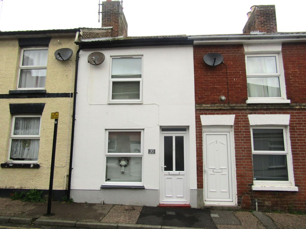 3 bed terraced house to rent in Hordle Street, Dovercourt, Harwich CO12, £900 pcm