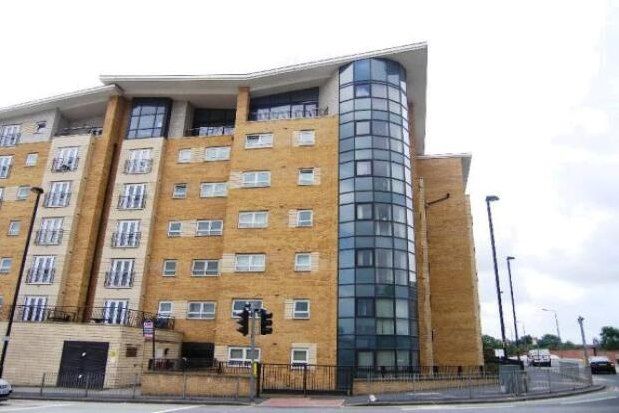 2 bed flat to rent in Fusion 8, Salford M5, £1,150 pcm