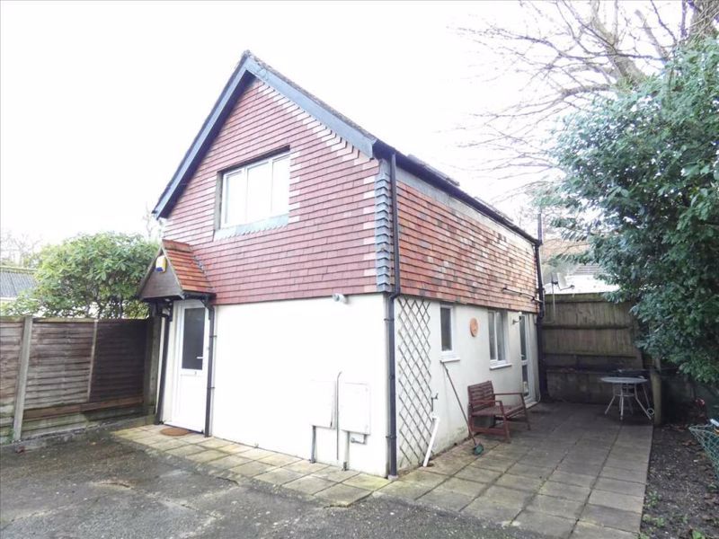 1 bed detached house to rent in Vale Road, Bournemouth BH1, £895 pcm