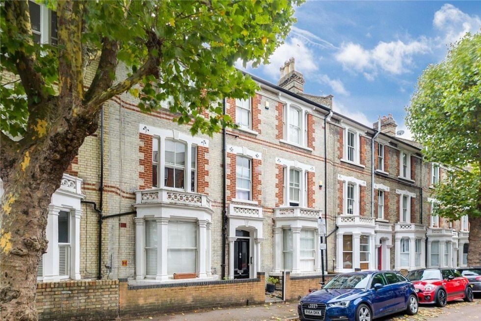 3 bed flat to rent in Stavordale Road, London N5, £3,098 pcm