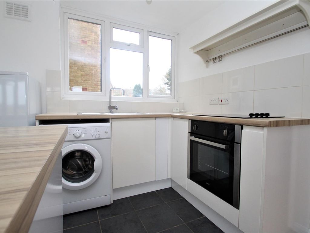 1 bed flat to rent in Wood View, Hemel Hempstead HP1, £1,000 pcm
