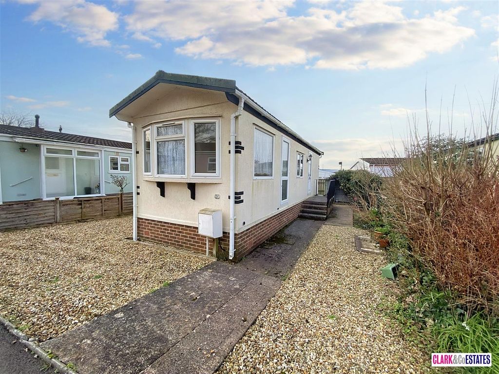 1 bed mobile/park home for sale in First Avenue, Newport Park, Newport Park EX2, £95,000