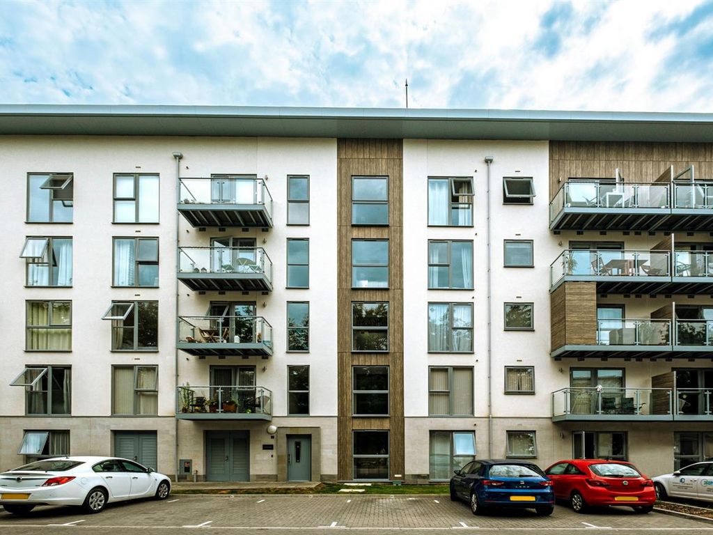 2 bed flat to rent in Wallingford Way, Maidenhead SL6, £2,986 pcm