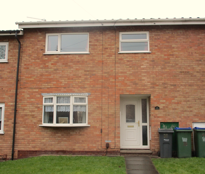 2 bed terraced house to rent in Newpool Road, Cradley Heath B64, £895 pcm
