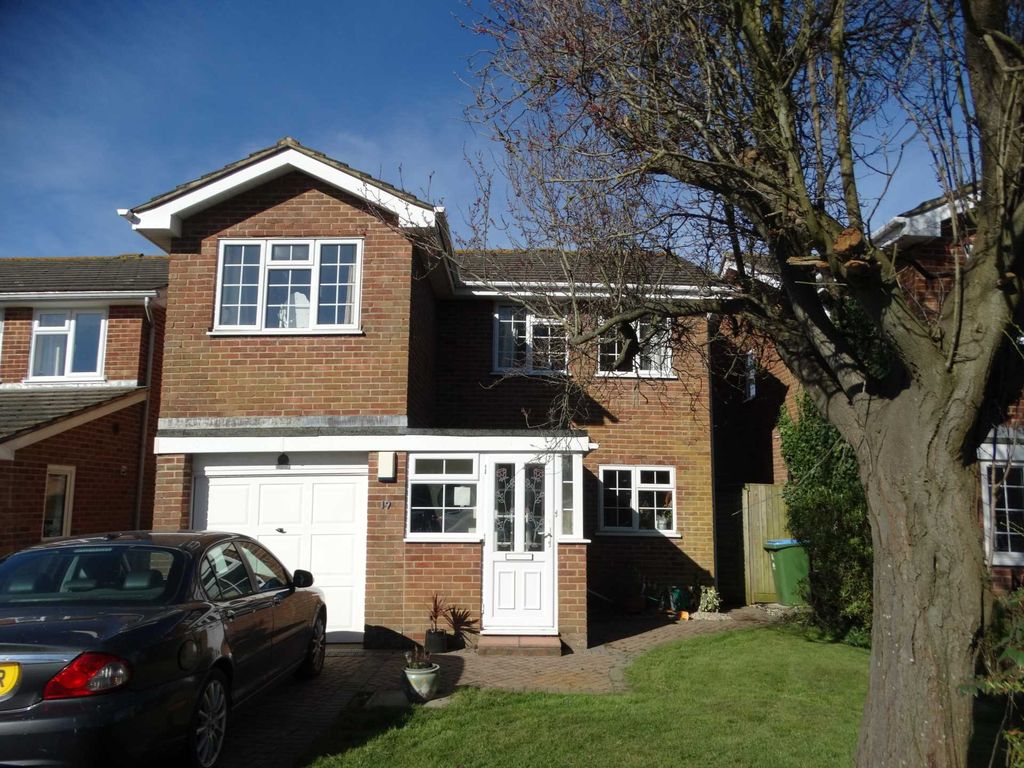 4 bed property to rent in Cherry Avenue, Yapton BN18, £1,550 pcm