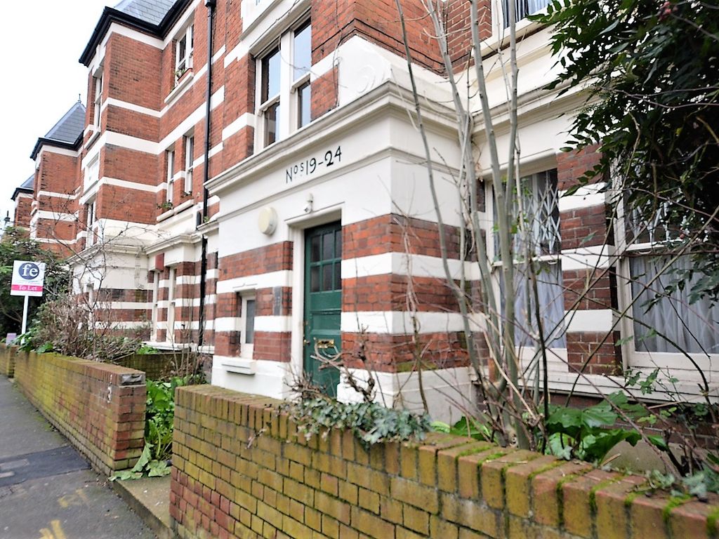 3 bed flat for sale in Effra Mansions, Crownstone Road, London SW2, £450,000