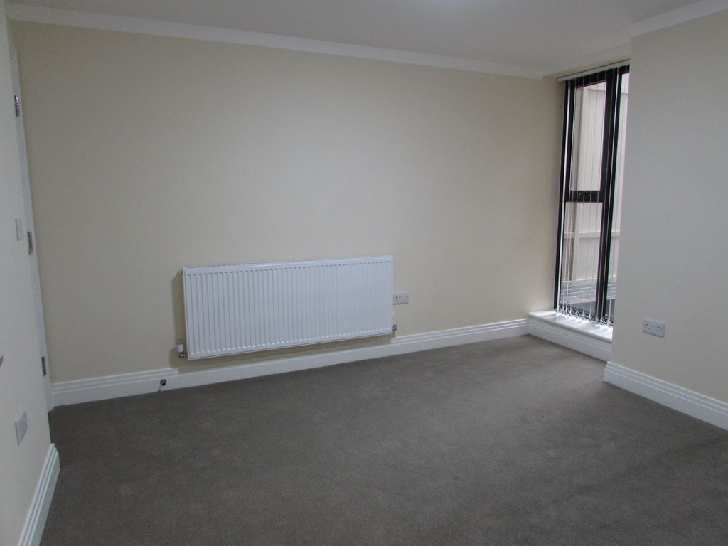 1 bed flat to rent in High Street, Slough, Berkshire SL1, £1,150 pcm