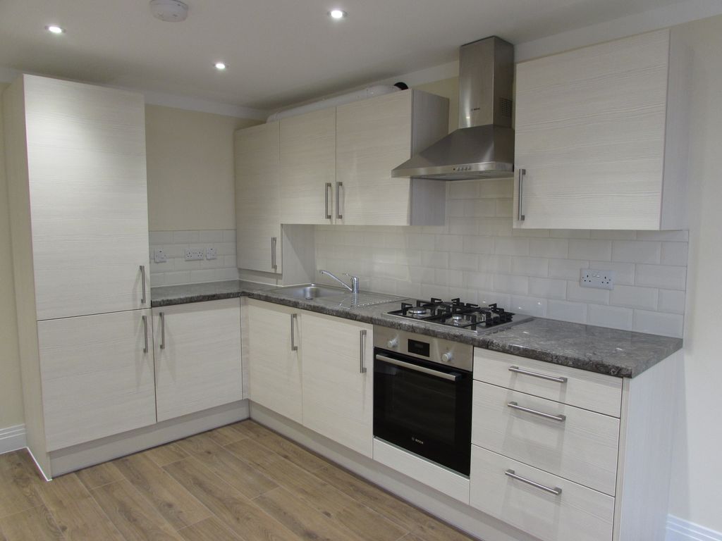 1 bed flat to rent in High Street, Slough, Berkshire SL1, £1,150 pcm