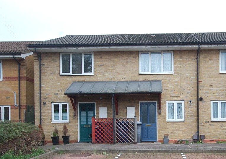 2 bed terraced house to rent in Amber Grove, Cricklewood NW2, £1,850 pcm