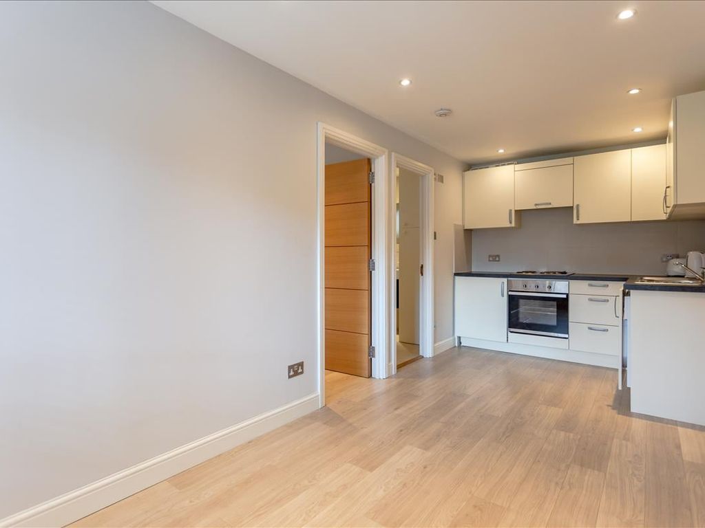 1 bed flat for sale in Beardsley Way, Acton, London W3, £239,000
