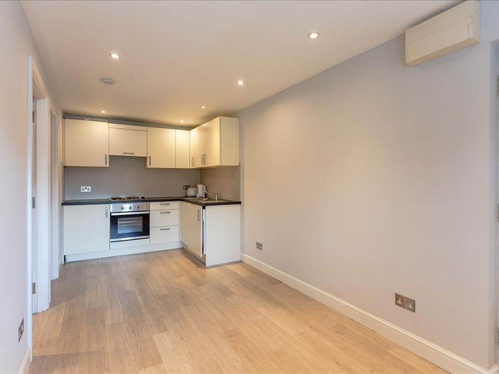 1 bed flat for sale in Beardsley Way, Acton, London W3, £239,000