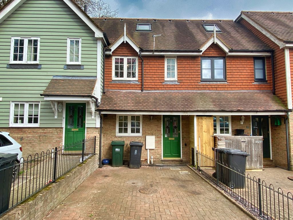 3 bed terraced house to rent in Standen Mews, Hadlow Down, Uckfield TN22, £1,400 pcm