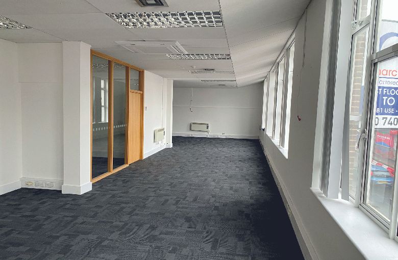 Office to let in King Street, Hammersmith W6, £19,500 pa