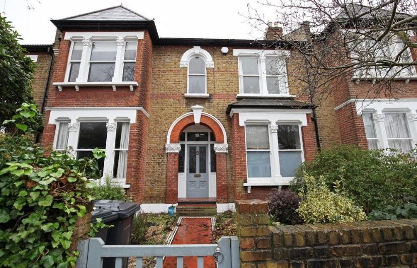 5 bed terraced house to rent in Forest Road East, London E11, £2,500 pcm