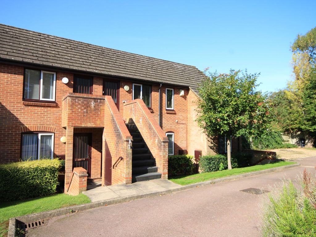 1 bed flat to rent in Thompsons Close, Harpenden AL5, £1,100 pcm