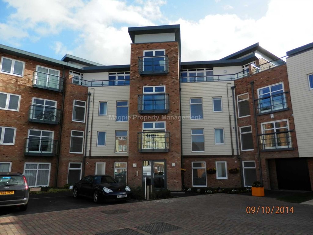 2 bed penthouse to rent in Red Admiral Court, Little Paxton, St Neots PE19, £1,350 pcm