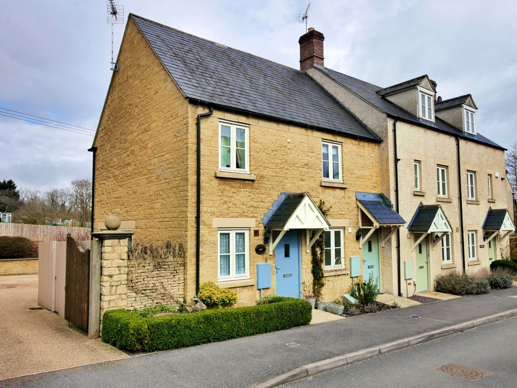 1 bed terraced house to rent in Churn Meadows, Cirencester GL7, £875 pcm