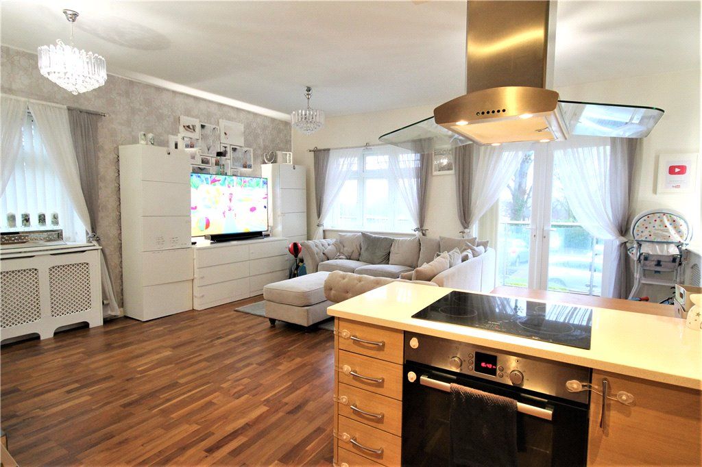 2 bed flat for sale in Normanton Road, South Croydon CR2, £350,000